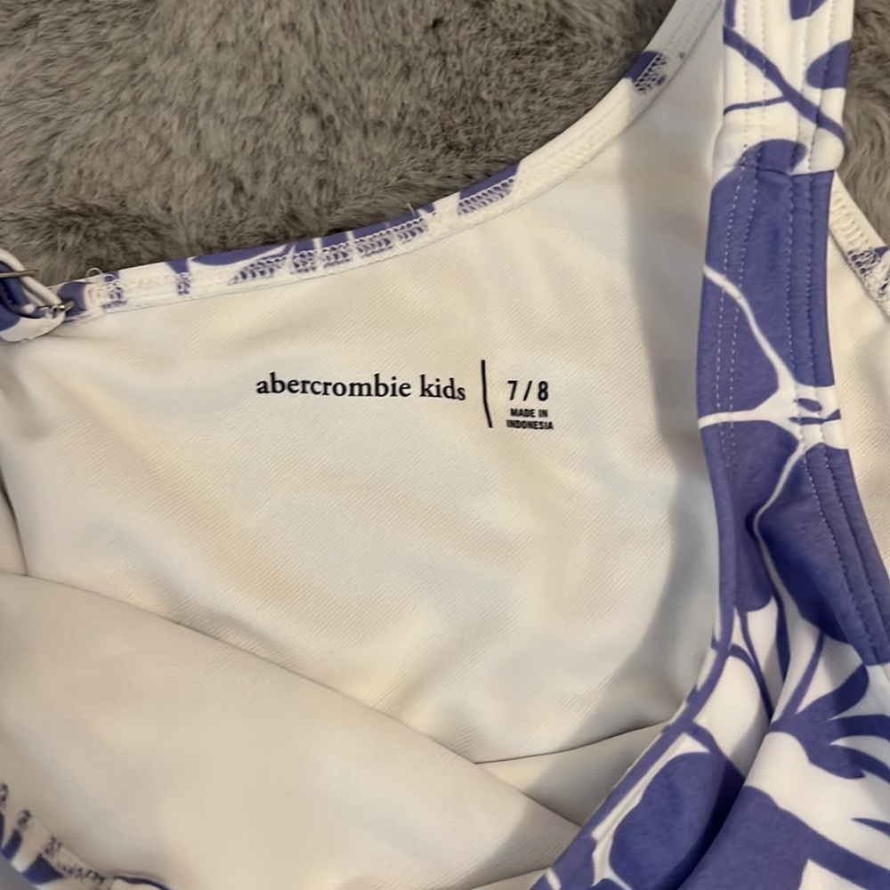 Swimsuit - Picture 4 of 5